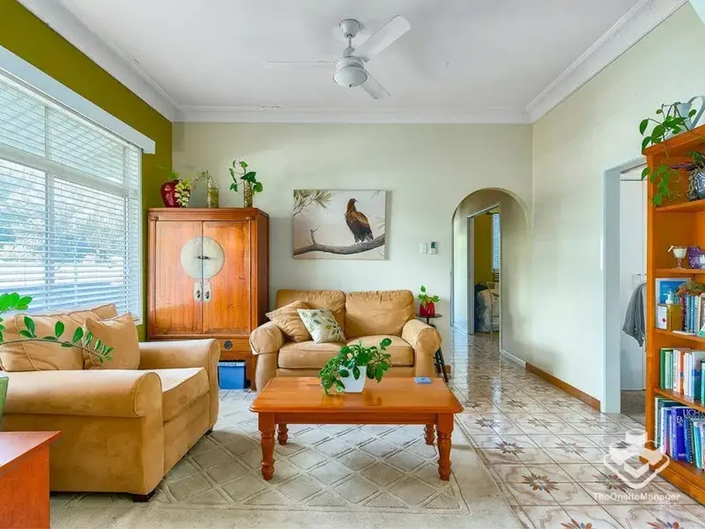 3 Bedroom Unit - Electricity Included !