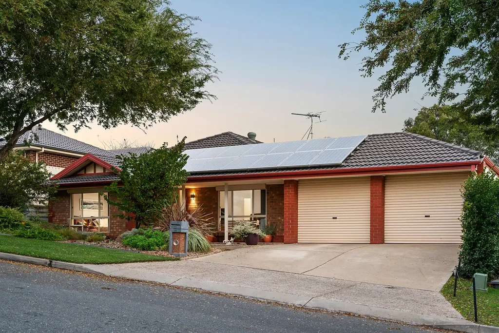 Huntfield Heights 5Kwarto Contemporary Comfort Meets Practical Family Living