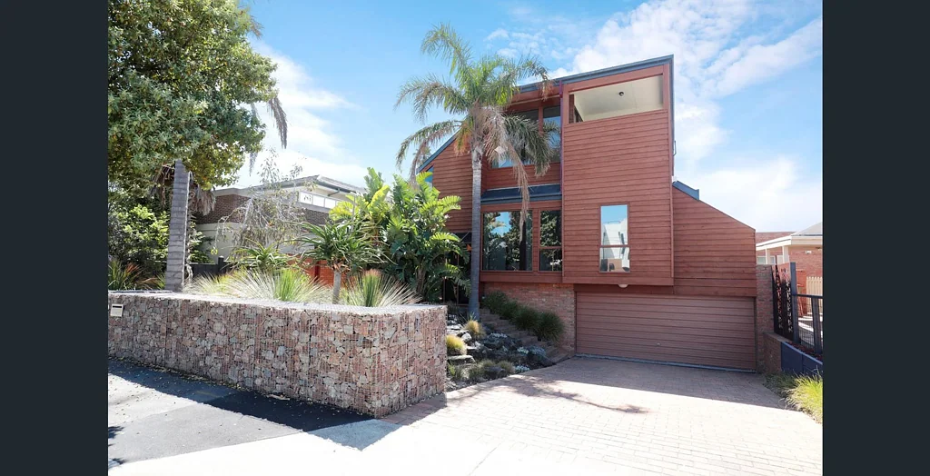 Brighton Beach Beauty - 4 Bedroom pls 1 Studio Contemporary Home with Bay Views