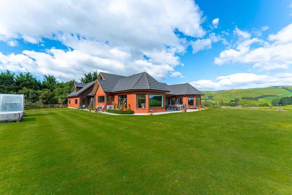 Hadlow Exceptional lifestyle & proven farm investment