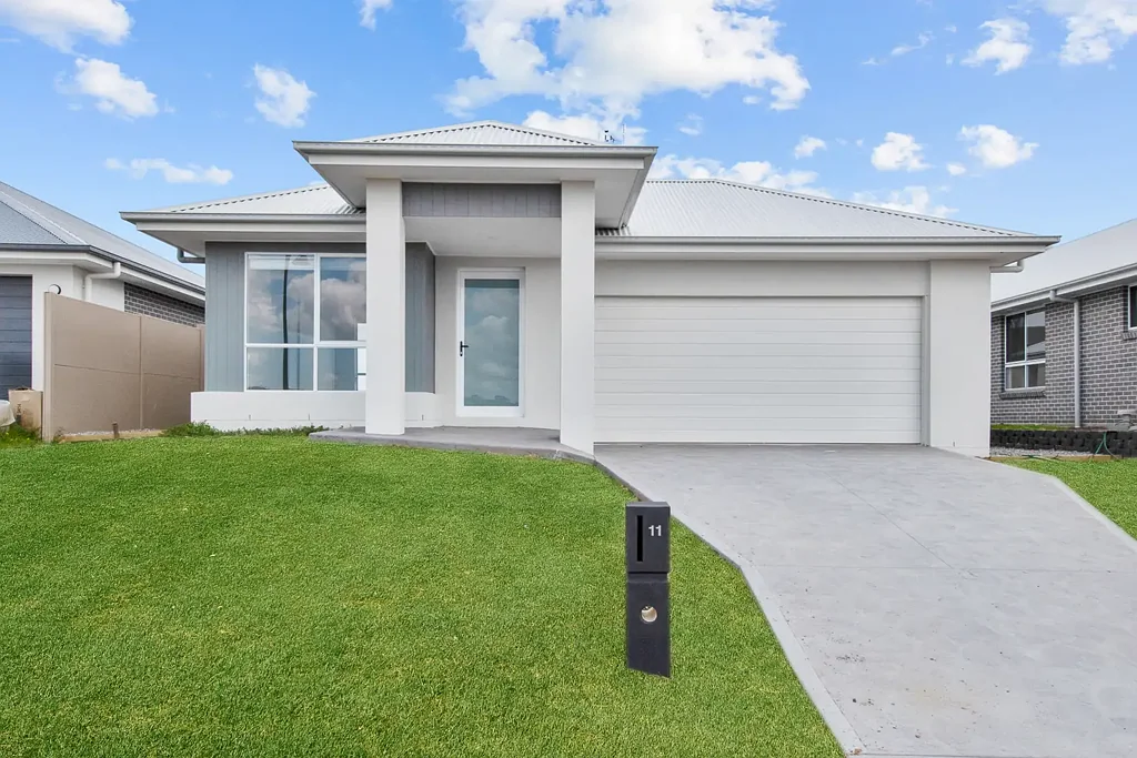 Large 4 bedroom family home in prime location