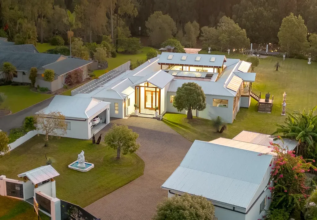 Helensvale 5部屋 58m Water Frontage on Prime, Usable Acreage Land - Must Be Sold!