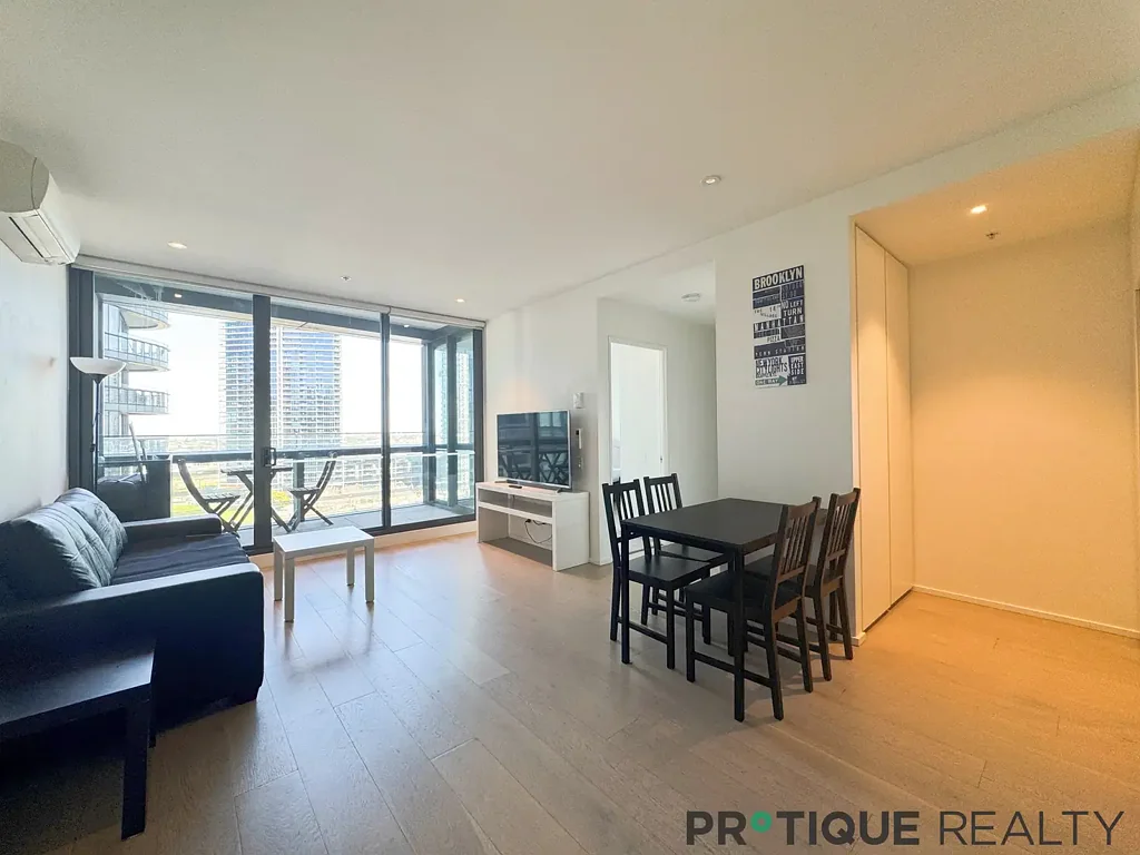 Modern 1-Bedroom Apartment with Stunning Water Views