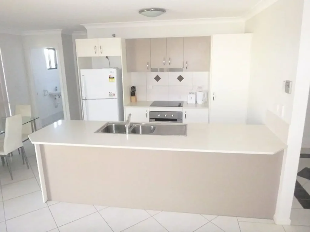FULLY FURNISHED TOWNHOUSE - MOVE IN READY!