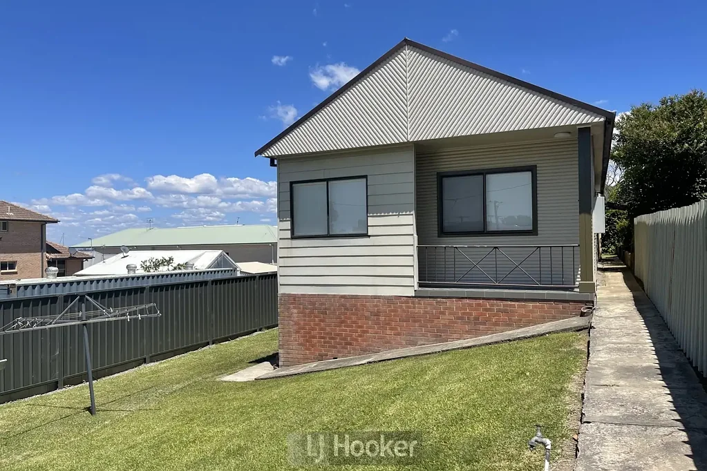 WANT TO LIVE BY THE LAKE? WELL THIS UNIT IS FOR YOU!!

FRESHLY RENOVATED