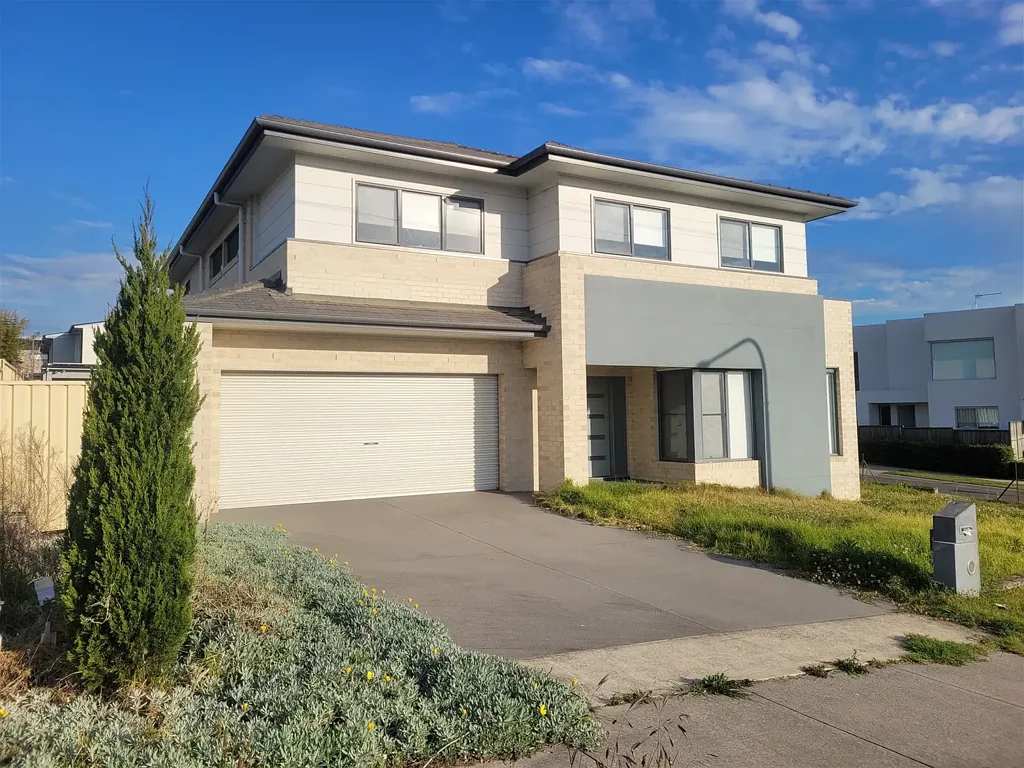 Versatile Property: Ideal for a Large Family or Home-Based Medical Practice