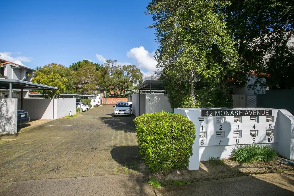 Spacious Townhouse in Prime Nedlands Location