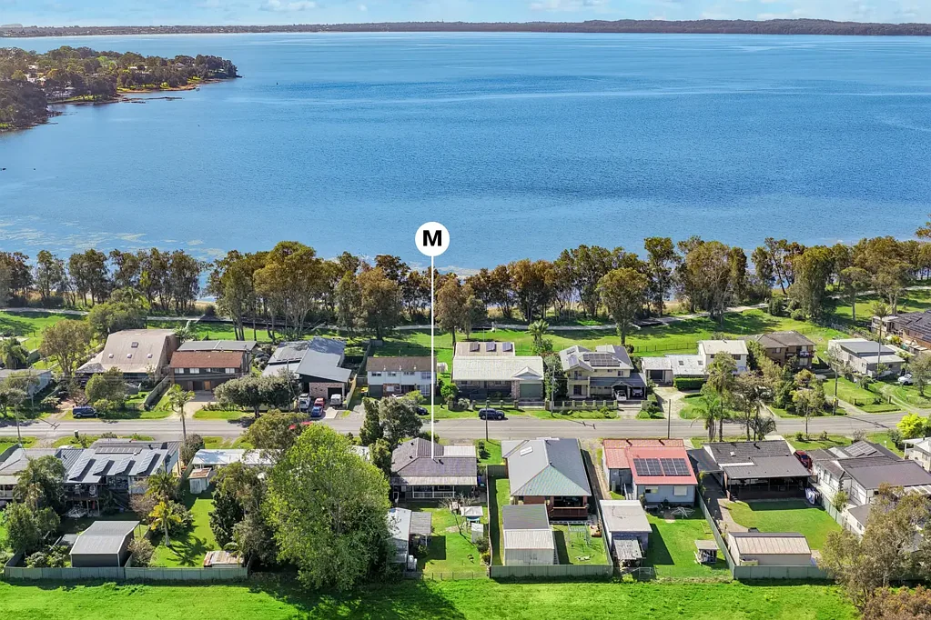 Tuggerawong 4Kwarto Beautiful home just moments from lake's edge