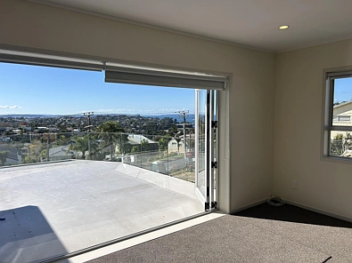 Spacious Family Living with Stunning Sea Views - 4/5 Bedroom Home in Prime Location