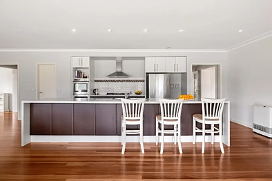 Woodend 5房  “Montgomery Grove” On 3.84 Ha (9.5 Acres) Note: Brand New 23 kw Solar System with 40 kwh battery storage