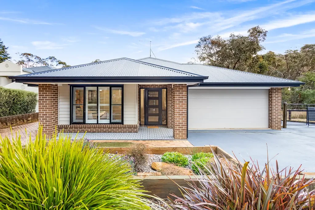 Leura 4ਬੈੱਡਰੂਮ Beautifully Presented Modern Home with Exceptional Features in a Sought-After Leura Location