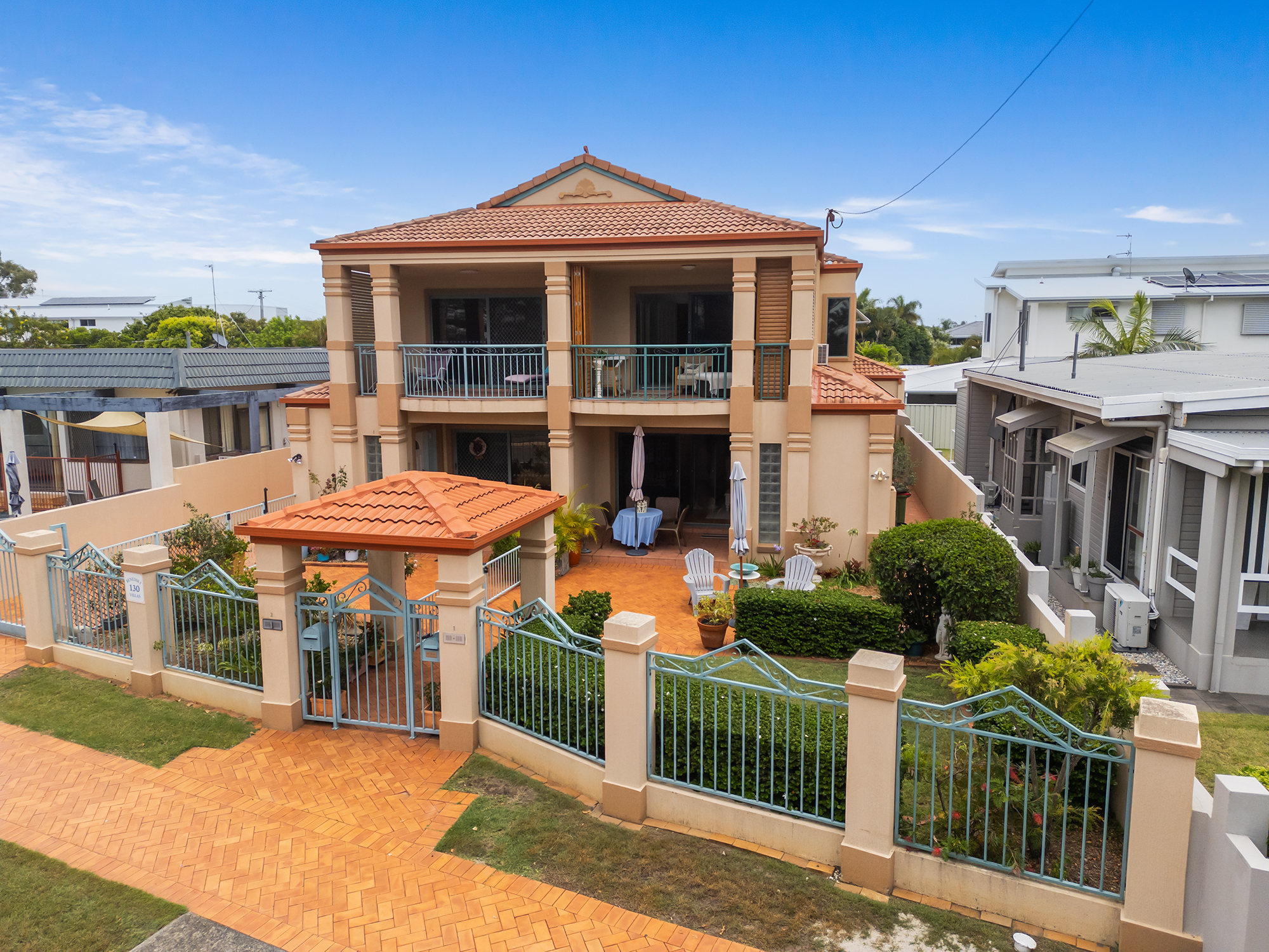 UNIT 1 130 THE ESPLANADE, PARADISE POINT QLD 4216, 0 rūma, 0 rūma horoi, Townhouse