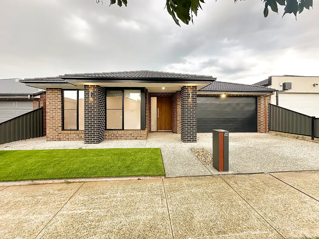 STUNNING FAMILY HOME!