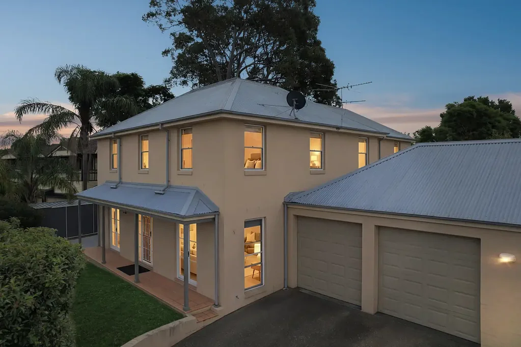 Baulkham Hills 3房 黄金地段联排 顶奢社区翻新 现代厨房天窗 三卧主套庭院 学区房近商圈 One of a Kind - Rare 348sqm Block in Baulkham Hills' Best Setting