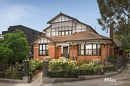 24 Rotherwood Road, Ivanhoe East
