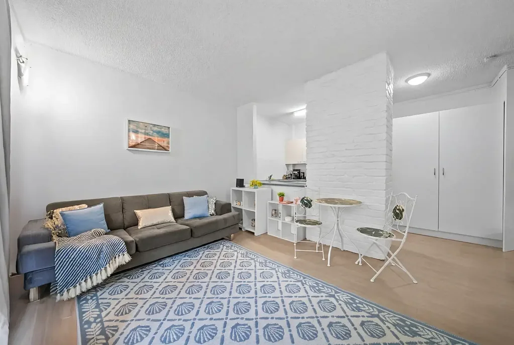 Southport 2غرفة نوم RENOVATED, TRENDY GROUND FLOOR UNIT, NO STAIRS, LOW BODY CORP.