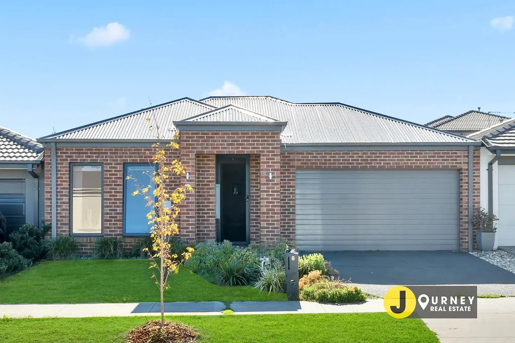 8 Madeira Drive, Clyde North, VIC 3978