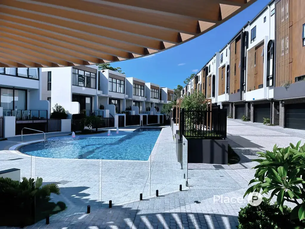 Indooroopilly 4 Bedroom Elegant Multi-Level Living In A Riverside Retreat