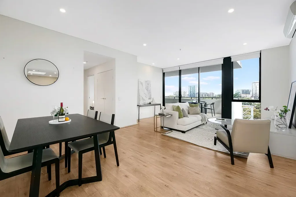 Zetland 2Zimmer Elevated Urban Retreat with Dual Balconies & Designer Finishes