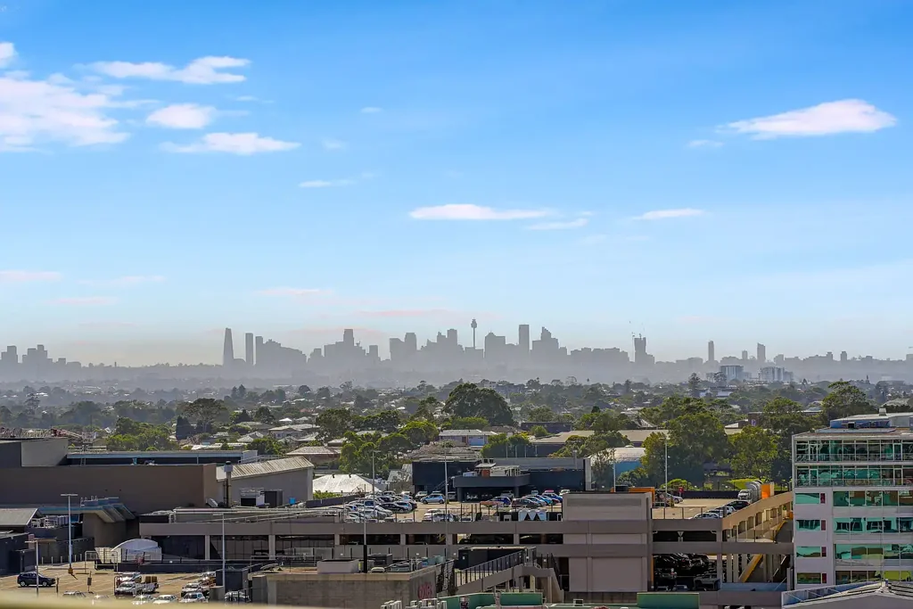 Hurstville 1Kwarto Level 17 North-East Facing Apartment with Spectacular City and Water Views