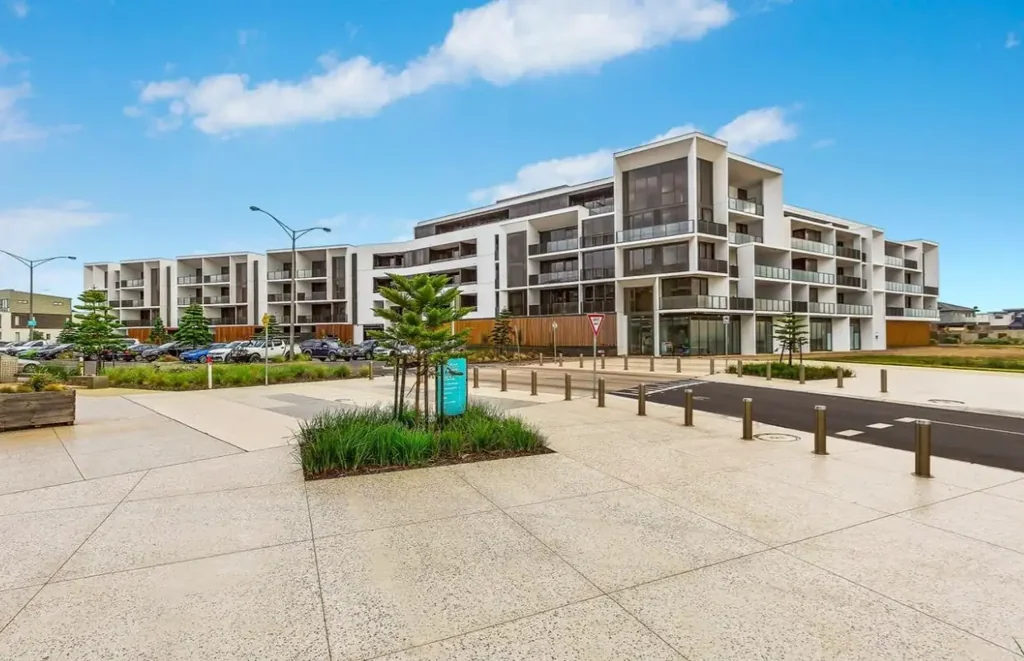 FULLY FURNISHED WATERFRONT 1 BED APARTMENT!