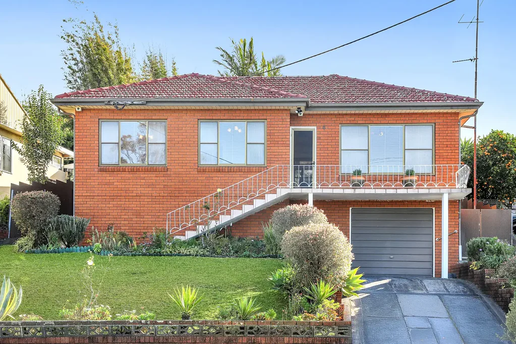 8 Beveles Avenue, Unanderra, NSW 2526