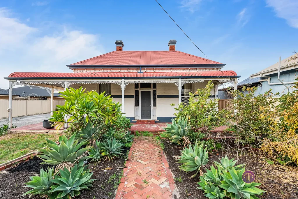 Spacious 8x2 Family Home  – Prime East Cannington Location