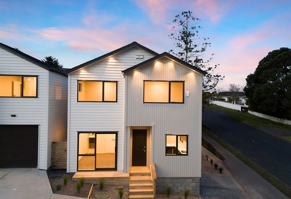 Spacious 4-Bedroom, 3-Bathroom Townhouse in Torbay