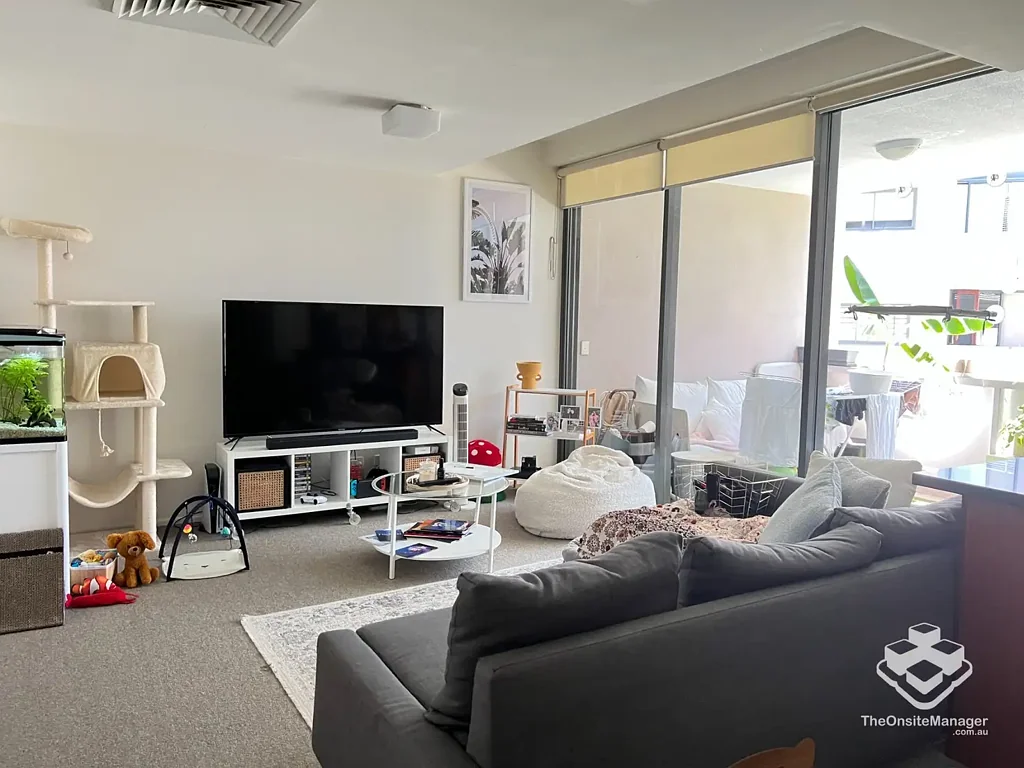 Modern and Spacious 1 Bedroom Plus Large Study or Second Bedroom Apartment in South Brisbane