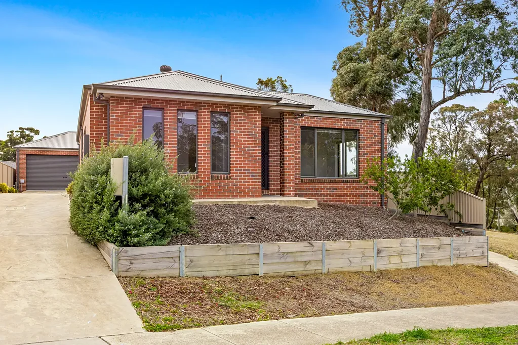 3 BEDROOM EXECUTIVE TOWNHOUSE CLOSE TO SOVEREIGN HILL