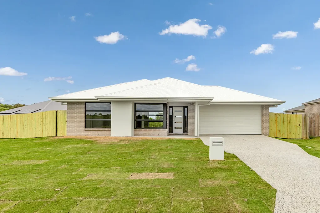 Grand Proportions, Multiple Living Spaces & 963sqm of Space