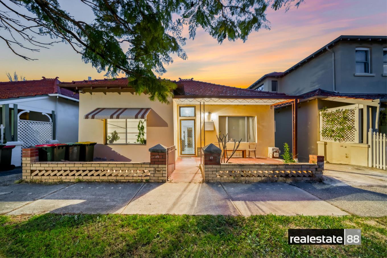 19 PAKENHAM ST, MOUNT LAWLEY WA 6050, 0部屋, 0バスルーム, House