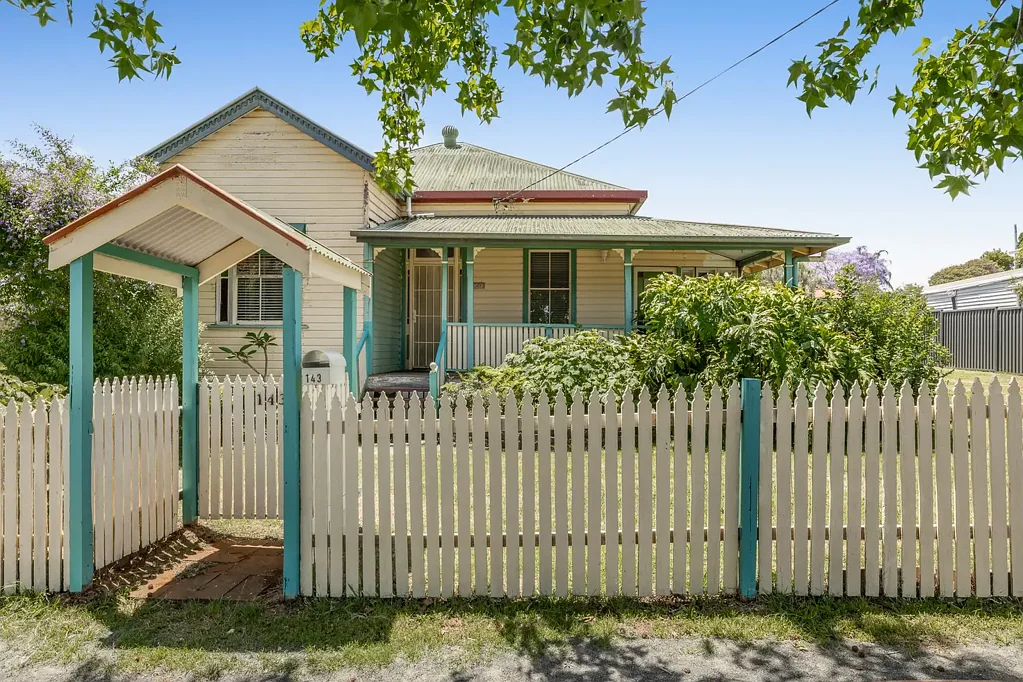 North Toowoomba 4部屋 Renovators delight on Jellicoe!