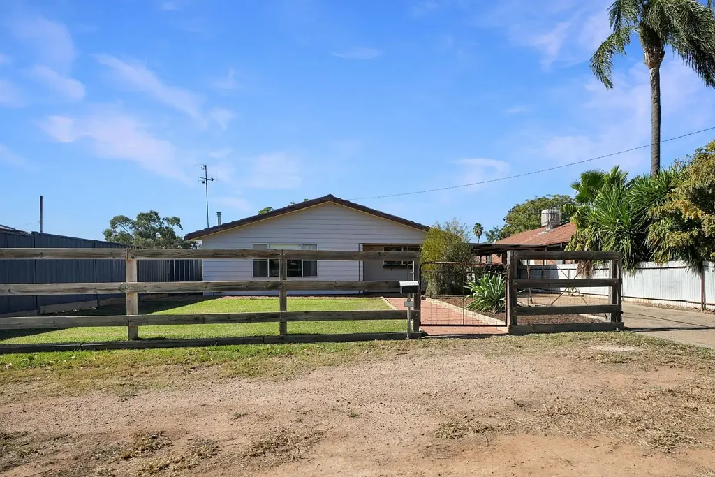 Narromine 3房  Charming Country Living Awaits in Narromine!