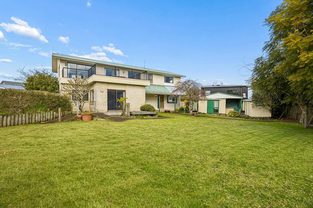 Mangere Bridge 6房  Big land, big home, big opportunity