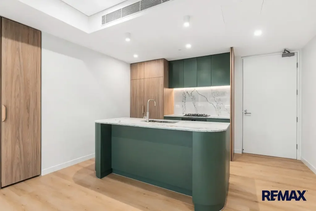 FULL TIMBER FLOORING | OVERSIZED 2 BED | NORTH-WEST FACING