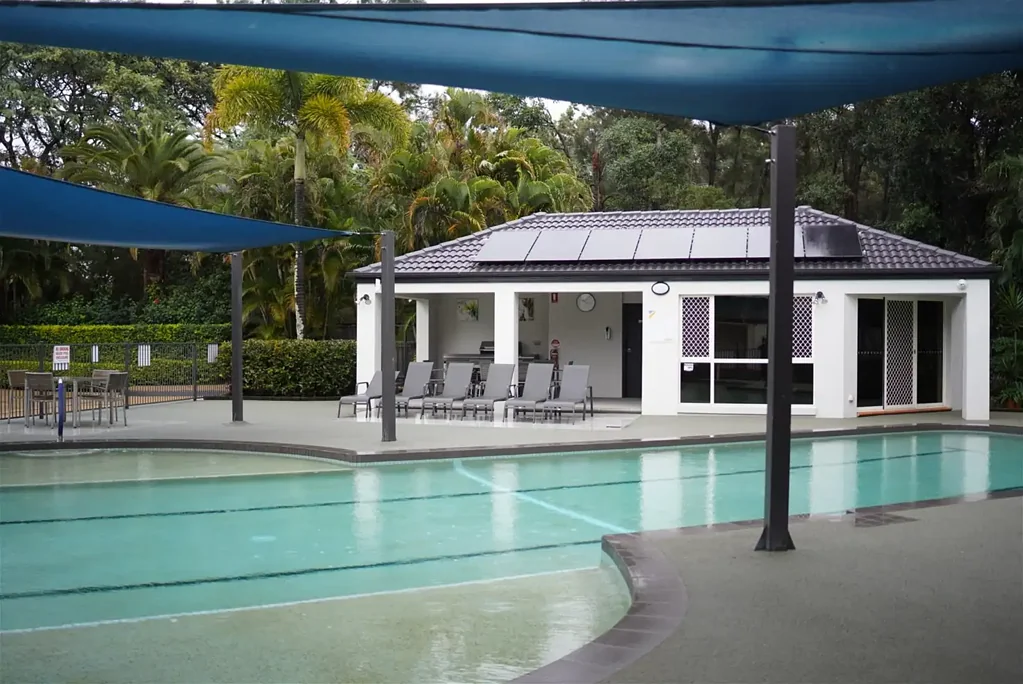 New fresh painting and carpet larger comfortable 3-Bedroom Apartment in Runaway Bay