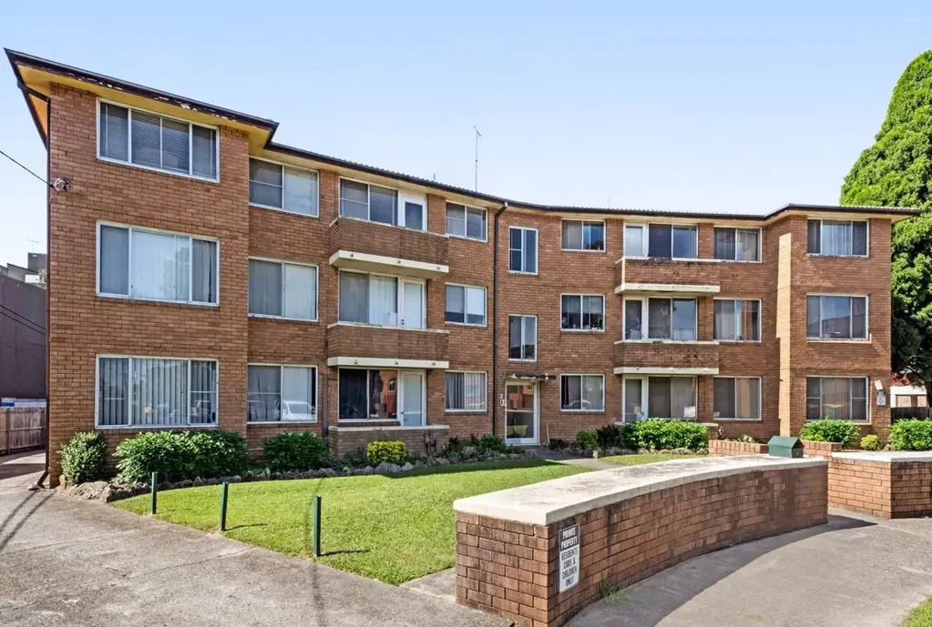Stylish Top-Floor Living with Modern Comforts!