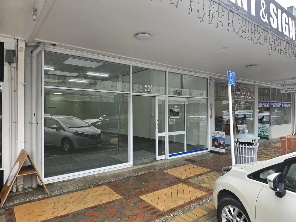 Pukekohe 210sqm retail/showroom tenancy