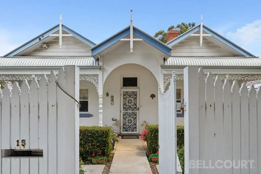 Mount Lawley 3ਬੈੱਡਰੂਮ 1920's CHARACTER COTTAGE HAS AN ELEMENT OF SURPRISE