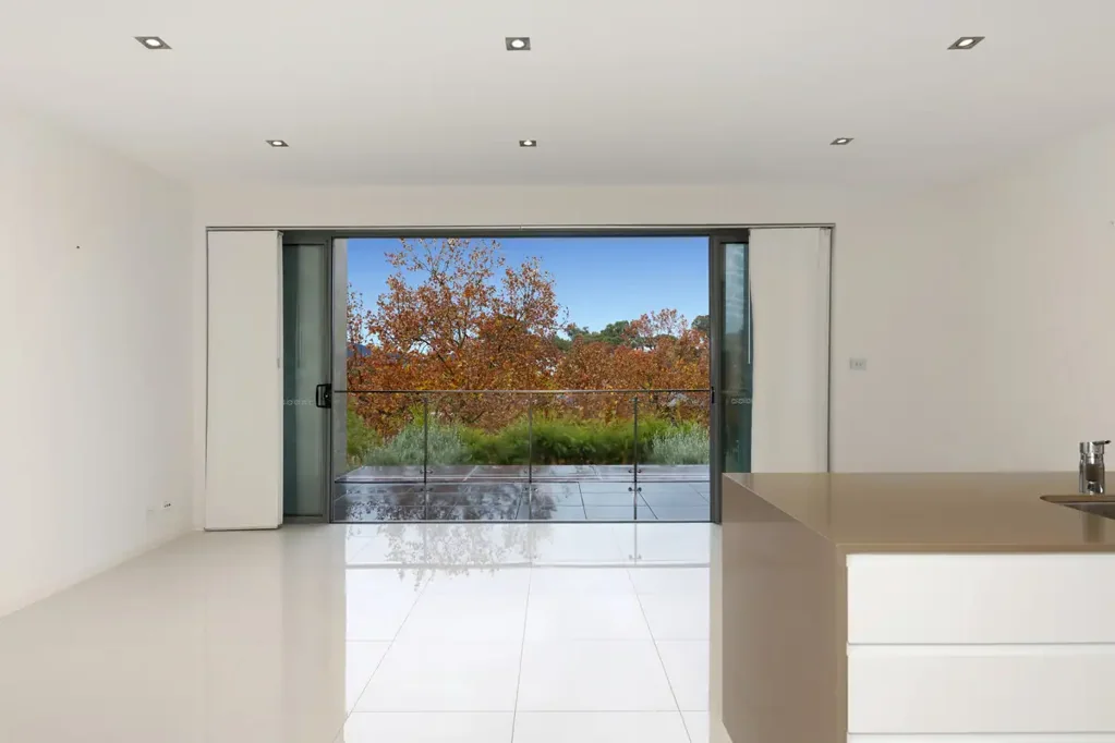 Boutique Campbell Living � Walk to Russell Offices