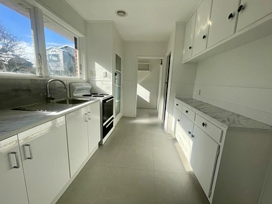 Freshly renovated - 3 Bed 1 Bath + Double Garage!