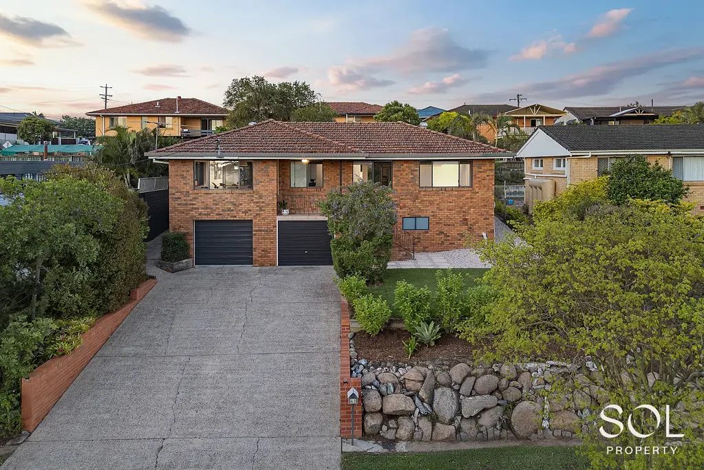 Aspley 4Zimmer Fully Renovated Family Home with City Views on 648sqm!