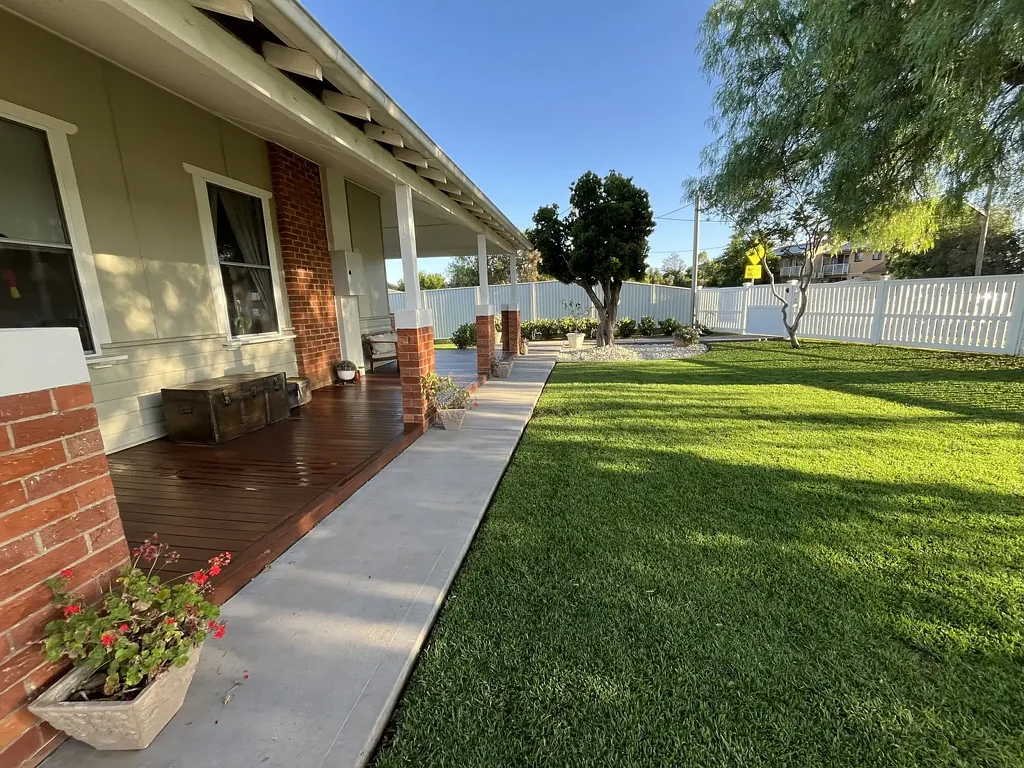 Dubbo 4Kwarto Boutique Country Home - Modern Renovation in Premium Blue-Chip Location