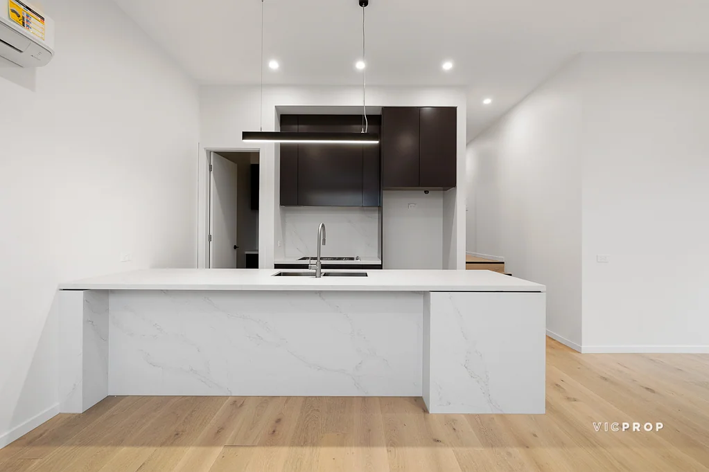 Modern and high end built townhouse