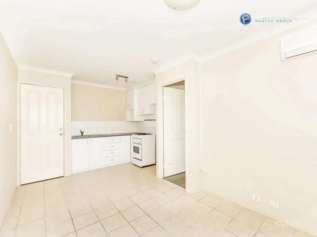 STUDIO APARTMENT - GREAT LOCATION!