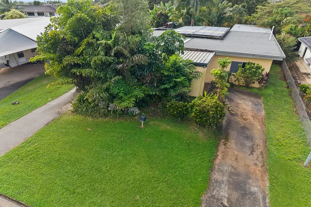Woree 3Zimmer Solid Home with Pool and Outstanding Potential