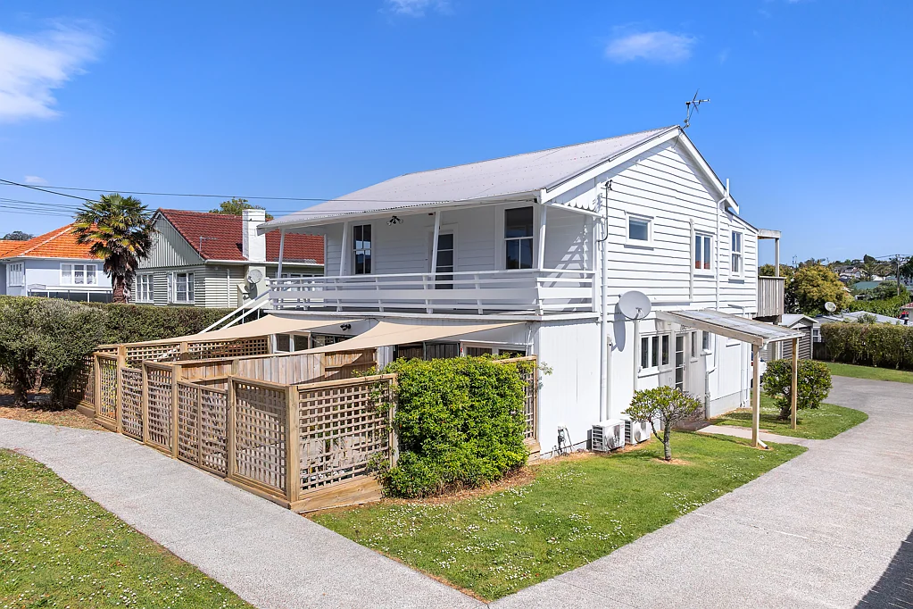 Three Kings 4Kwarto RARE 3-DWELLING OPPORTUNITY 743M FREEHOLD LAND!