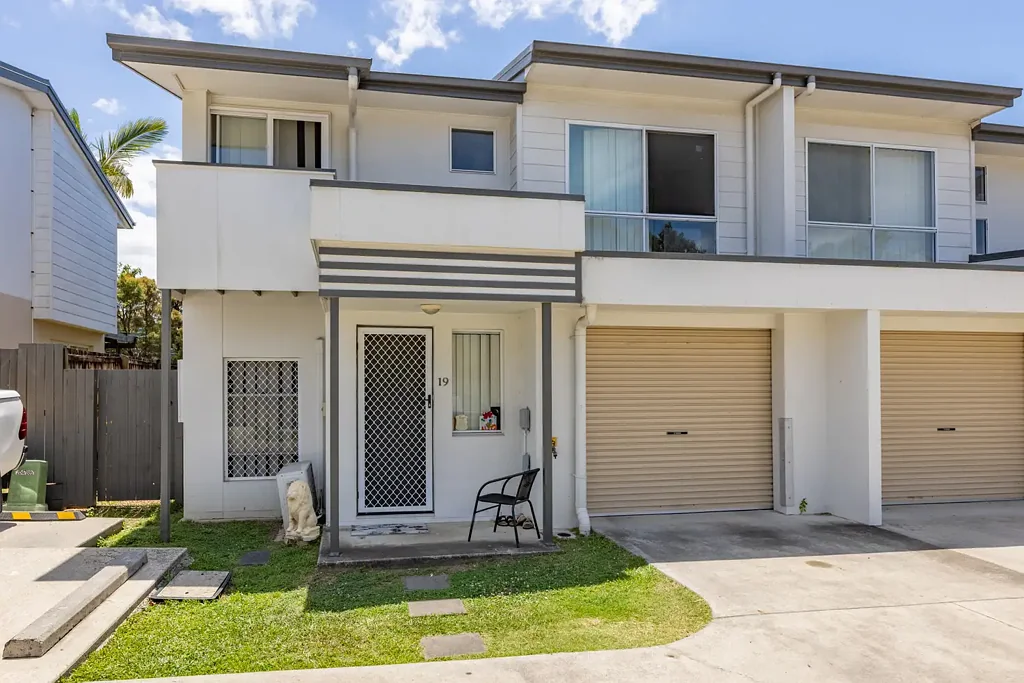 Deception Bay 3房 Deception Bay中心联排 3卧2卫 主卧套间 私密庭院 低维护生活 便捷交通 Light, Low-Maintenance Living in Deception Bay