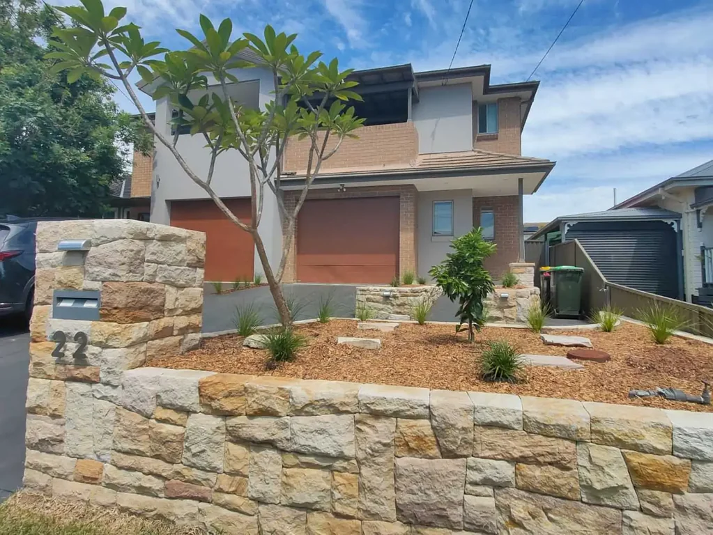 Spacious & Modern 3 Bedroom Duplex